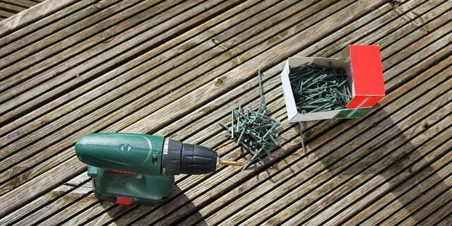 Hvordan man laver en DIY drejetallerken på en budget